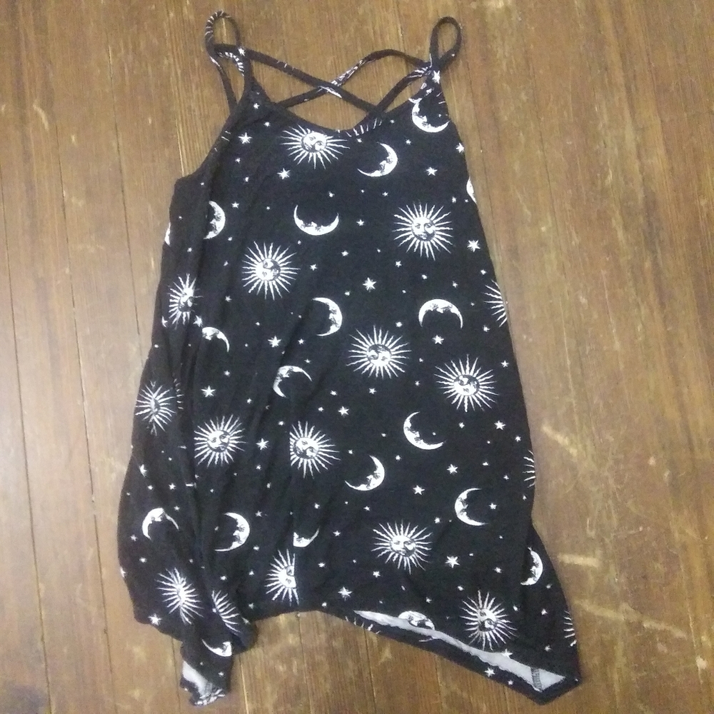 Hot topic top